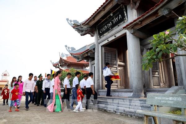 Đi lễ chùa đầu năm mới trên quần đảo Trường Sa