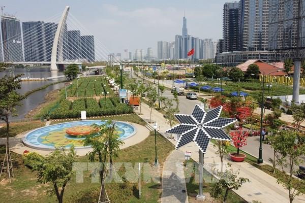 Khánh thành công trình điện mặt trời hoa Hướng Dương tại Công viên bờ sông Sài Gòn