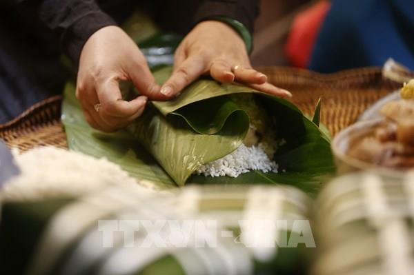 Bánh chưng - chiếc bánh mang hồn Tết Việt