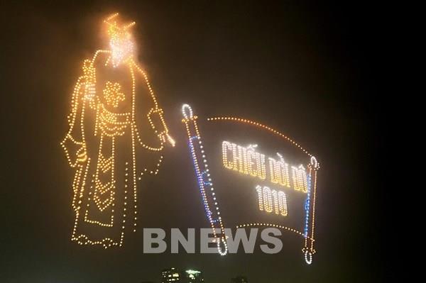 Hà Nội trình diễn ánh sáng nghệ thuật đêm Giao thừa bằng thiết bị không người lái