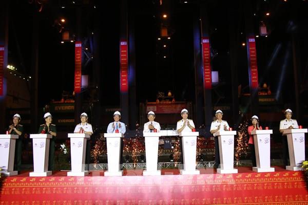 Tân cảng Sài Gòn phát lệnh làm hàng đầu xuân Giáp Thìn 2024