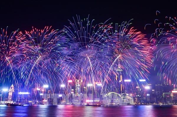 Gần 24.000 quả pháo hoa thắp sáng bầu trời Hong Kong (Trung Quốc)