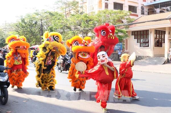 Rộn ràng múa Lân Sư Rồng ngày xuân