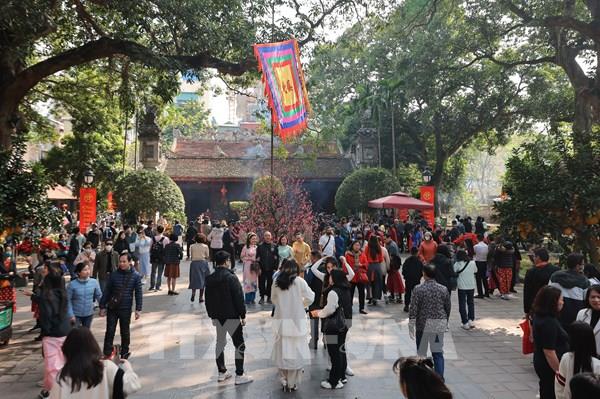 Người dân Thủ đô đi du Xuân lễ Tứ trấn Thăng Long Mồng 3 Tết