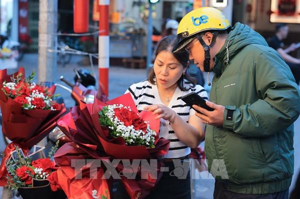 Nhiều hàng hoa thưa khách trong Ngày lễ Tình nhân ở Hà Nội