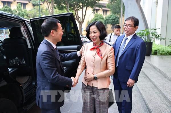Bộ trưởng Bộ Thông tin và Truyền thông Nguyễn Mạnh Hùng đến làm việc với lãnh đạo TTXVN