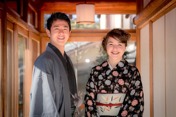 Tỷ lệ kết hôn ở Nhật Bản tăng nhờ "bà mai" AI