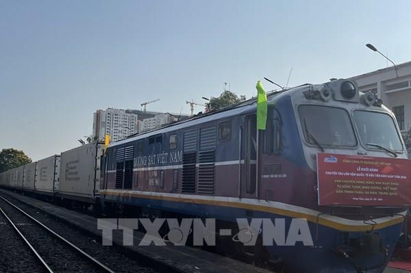 Chuyến tàu đầu tiên năm 2024 chở nông sản từ Bình Dương đến Trung Quốc