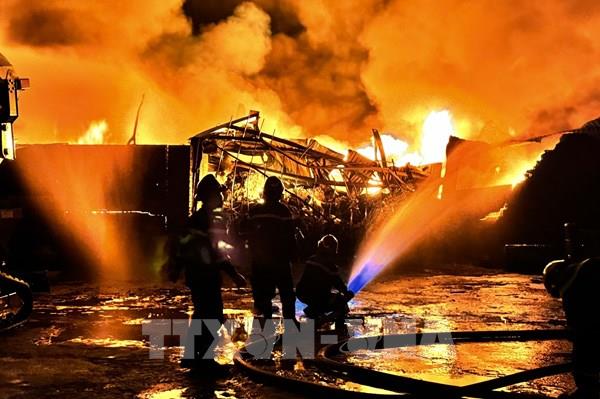 Hải Phòng: Cháy lớn ở khu nhà xưởng 700 m2