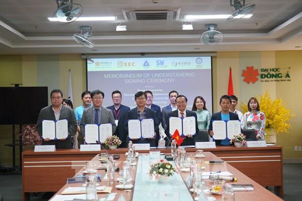 Đà Nẵng hợp tác phát triển nhân lực, đón làn sóng đầu tư công nghiệp bán dẫn