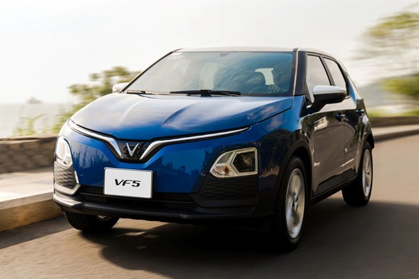 Trải nghiệm bất ngờ của nhân viên ngân hàng với xe điện VinFast