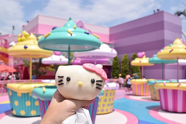 Nhật Bản đóng cửa công viên chủ đề Hello Kitty