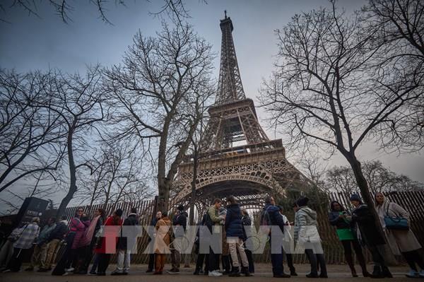 Nhân viên Tháp Eiffel chấm dứt đình công