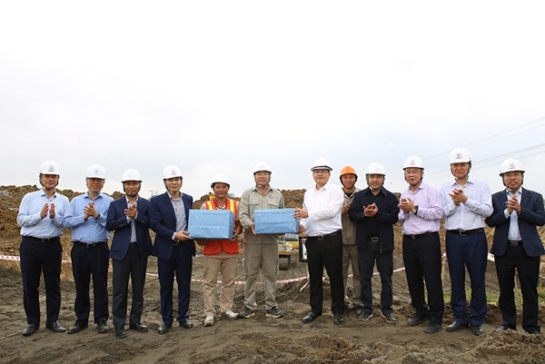 Phát động thi đua 120 ngày đêm Dự án đường dây 500 kV mạch 3 từ Quảng Trạch đến Phố Nối