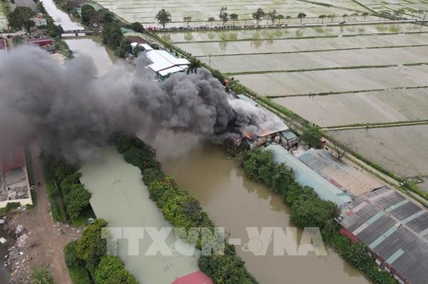 Cháy tại kho nhựa ở Từ Sơn, Bắc Ninh