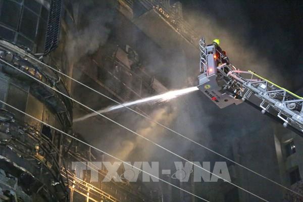 Cháy lớn tại tòa nhà dân cư ở Anh, hơn 100 người phải sơ tán