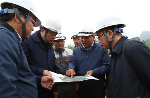 Thi công đường dây 500kV mạch 3: An toàn song hành cùng tiến độ, chất lượng