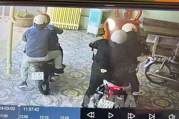 Truy tìm nhóm đối tượng cướp tiệm vàng ở Bình Dương