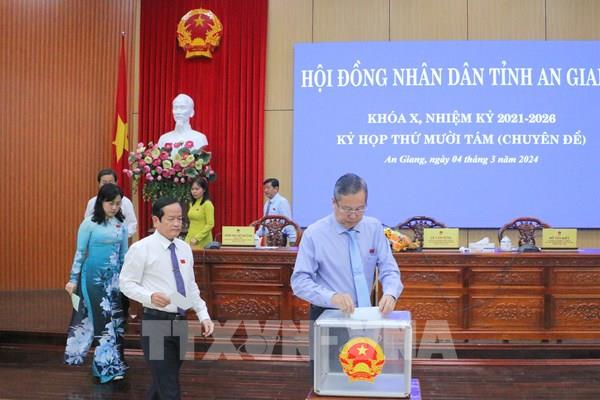 Bãi nhiệm chức danh Chủ tịch UBND tỉnh An Giang với ông Nguyễn Thanh Bình