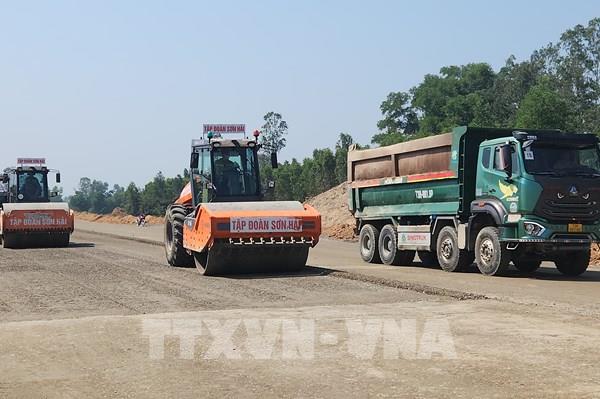 Bộ trưởng Nguyễn Văn Thắng kiểm tra tiến độ Dự án Đường bộ cao tốc Vân Phong - Nha Trang