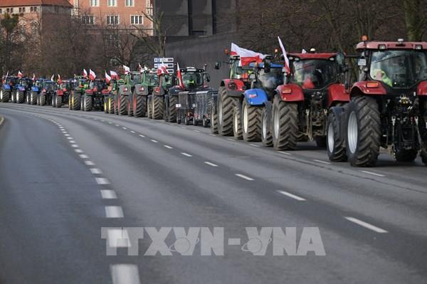 Ba Lan cấm nông dân biểu tình đưa máy kéo vào thủ đô
