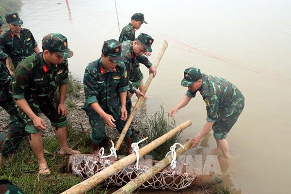 Hủy nổ quả bom phát hiện ở ven sông Luộc, Hưng Yên