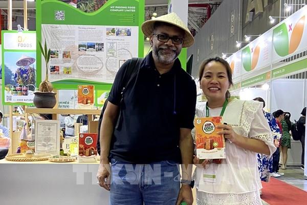 Nữ doanh nhân đưa "quà quê" đi Tây