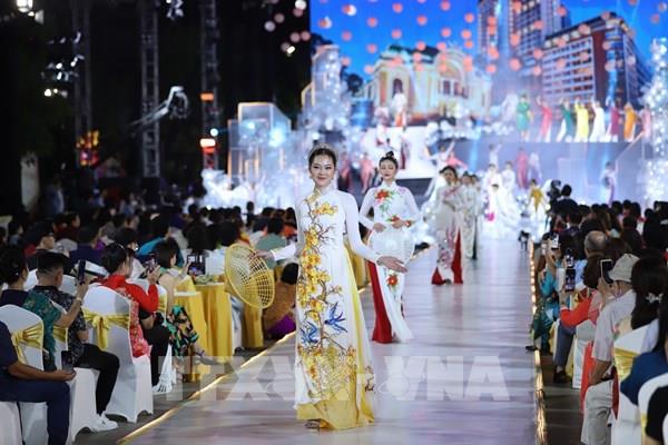 Lễ hội Áo dài Tp. Hồ Chí Minh: Nhịp cầu nối giữa truyền thống và tương lai