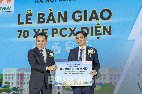 Honda hỗ trợ 70 xe máy PCX điện cho Đại học Công nghệ Giao thông Vận tải