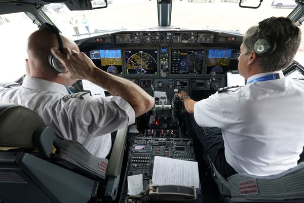 Indonesia điều tra vụ phi công ngủ quên trong chuyến bay