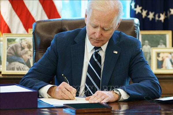 Tổng thống Mỹ ký ban hành luật ngăn chính phủ đóng cửa