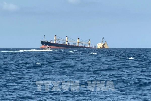 Anh cảnh báo các tàu qua Biển Đỏ sau vụ nổ ngoài khơi Yemen