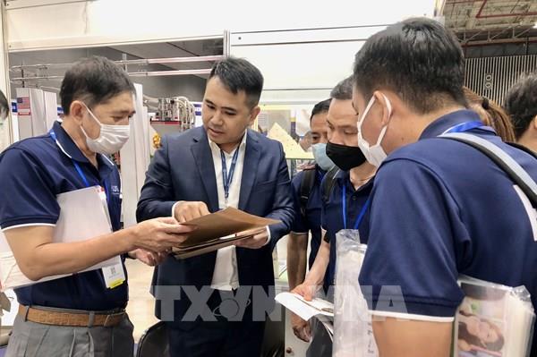 Khai mạc Triển lãm quốc tế về công nghệ, nguyên phụ liệu và thiết bị máy móc ngành nhựa và cao su Việt Nam