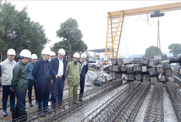 Tranh thủ từng phút thi công đường dây 500kV mạch 3