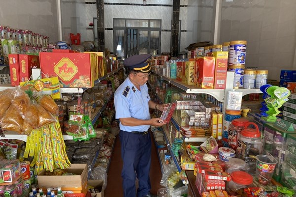 Buôn bán thuốc lá điếu nhập lậu, nhiều hộ kinh doanh bị xử phạt