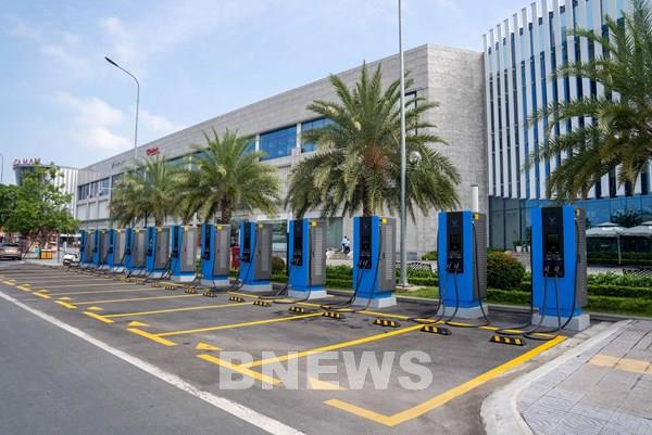 Chủ tịch Vingroup thành lập Công ty Phát triển Trạm sạc Toàn cầu V-GREEN