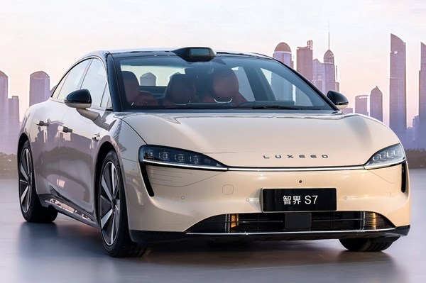 Thiếu chất bán dẫn, Huawei sẽ giao xe Luxeed S7 từ tháng 4/2024