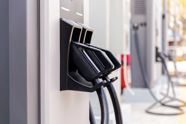 Cận cảnh trụ sạc siêu nhanh công nghệ mới 360 kW của VinFast