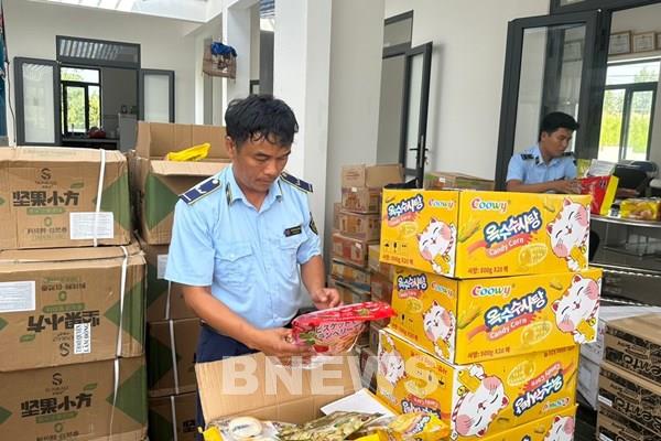 Tạm giữ hàng ngàn sản phẩm bánh kẹo nước ngoài không hóa đơn, chứng từ
