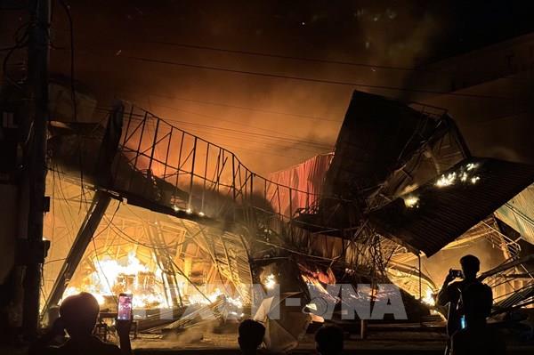 Vụ cháy nhà sách ở Bình Phước thiệt hại ước tính trên 5 tỷ đồng