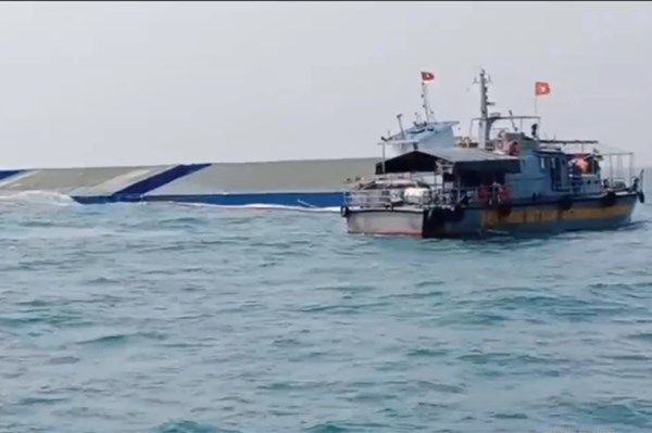 Cứu nạn tàu chở hàng trên vùng biển Cù Lao Chàm