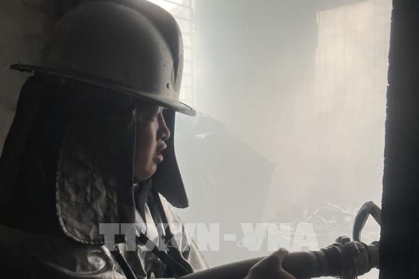 Cháy tại ngôi nhà 5 tầng ở phố Đào Tấn