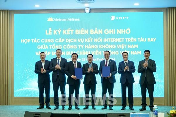 Vietnam Airlines và VNPT hợp tác phát triển dịch vụ kết nối internet trên máy bay