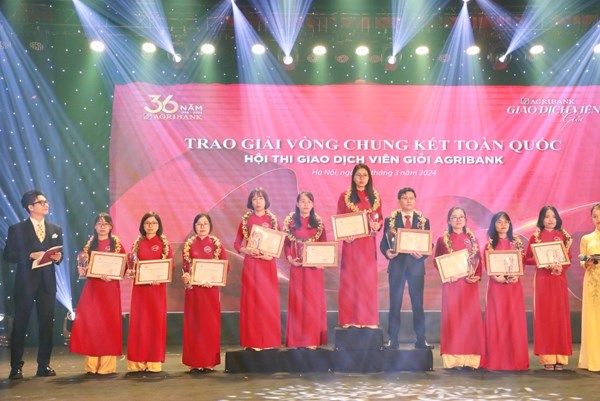 Nâng cao tính chuyên nghiệp của giao dịch viên Agribank