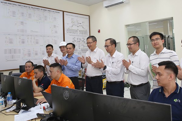 Đóng điện Trạm biến áp 220 kV tăng cường cấp điện cho Hưng Yên, Hải Dương