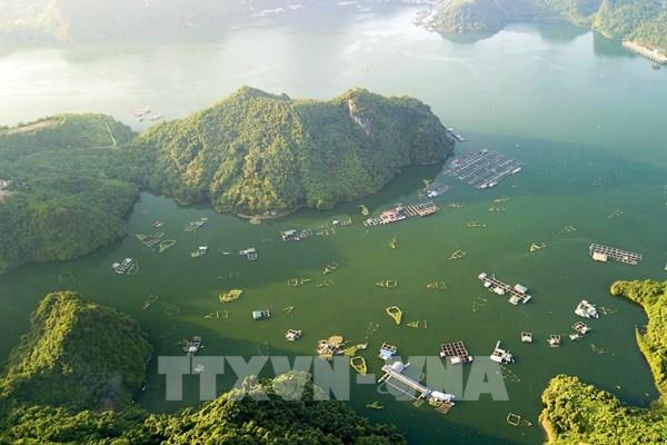 Vẻ đẹp hùng vĩ và thơ mộng của hồ thủy điện Hòa Bình