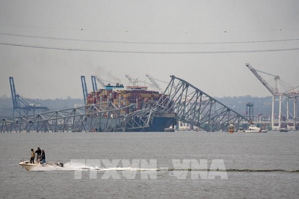Vụ sập cầu ở Mỹ: Tìm thấy hộp đen của tàu chở hàng gây tai nạn
