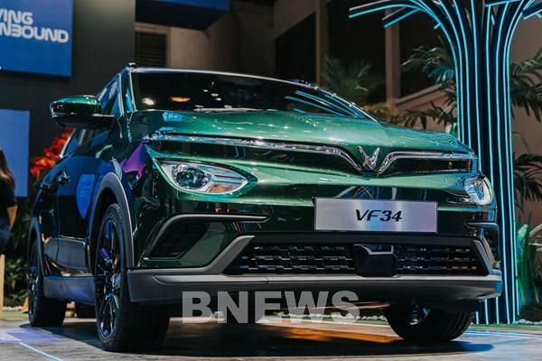 VinFast chính thức mở bán xe VF e34 tay lái nghịch tại Indonesia