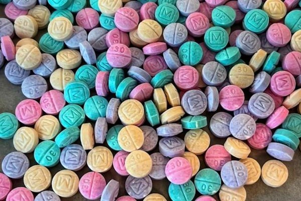 Mexico thu giữ 100 tấn tiền chất sản xuất fentanyl