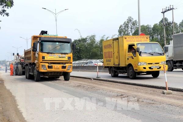 Khẩn trương xử lý hư hỏng mặt đường để đảm bảo an toàn giao thông